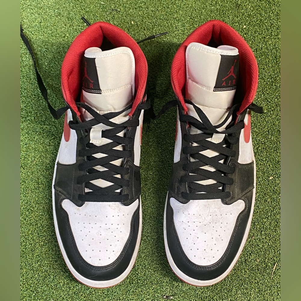 Jordan 1 mid